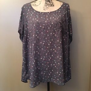 Torrid gray arrow printed top size 3X